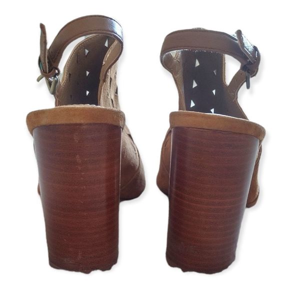 Tahari Marvel Sandals  - Picture 4 of 5